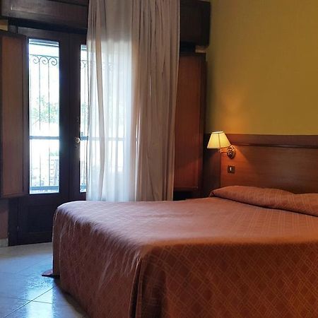 Hotel Iside ポンペイ エクステリア 写真